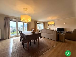 Dit appartement is gelegen in de Residentie Nathalie. Dit op de tweede verdieping! Bestaande uit: propere, vernieuwde gemeenschappelijke hal - lift - inkomhal - apart toilet - lichtrijke living - aparte keuken - berging - groot terras - 2 volwaardige slaapkamers - badkamer met lavabo/bad/douche. Op het gelijkvloers hebben we nog een bij te huren garage. (garage verplicht bij te huren). <br /><br />Troeven: <br />- Gunstige EPC-score<br />- Centrale ligging op wandelafstand van winkels, het stadscentrum... <br />- Lichtrijk! <br />- Propere, rustige residentie<br /><br />Beschikbaar vanaf 15/02/2026. Maximum voor 4 personen. Huurprijs 740 euro/mnd + 35 syndic euro/mnd + 60 garage euro/mnd. (garage verplicht bij te huren). <br /><br />Bij interesse, gelieve enkel en alleen te reageren via het contactformulier. Wij contacteren u terug van zodra een bezoek mogelijk is.