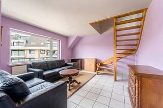 <p>Ruim appartement in Middelkerke met 3 slaapkamers en meerdere terrassen.</p>
<p> </p>
<p>Dit appartement uit 2005 combineert een praktische indeling met aangename leefruimtes op een centrale ligging in Middelkerke. Dankzij de drie slaapkamers en twee badkamers biedt deze eigendom veel comfort voor gezinnen, tweede verblijvers of wie extra ruimte zoekt aan de kust. De lichtrijke woonkamer sluit aan op de terrassen, waardoor binnen en buiten mooi in elkaar overvloeien. Bovendien beschikt het appartement over een berging en kelder (7m²), wat zorgt voor extra gebruiksgemak en opbergruimte. Een interessante opportuniteit voor wie een appartement aan zee wil kopen in Middelkerke. Aankoop van een aparte garage (21m², 1,85m hoog) in de residentie is mogelijk.</p>
<p> </p>
<p>Belangrijkste ruimtes:<br />• Ruime woonkamer met veel lichtinval en toegang tot het terras<br />• Functionele keuken aansluitend op de leefruimte<br />• 3 volwaardige slaapkamers<br />• 2 badkamers voor extra comfort<br />• Meerdere terrassen om van het buitenleven te genieten<br />• Praktische berging<br />• Kelderruimte voor extra stockage<br />• Optie tot aankoop garage in de residentie</p>
<p> </p>
<p>Troeven:<br />• Appartement met 3 slaapkamers en 2 badkamers<br />• Meerdere terrassen en aangename leefruimtes<br />• Centrale ligging in Westende-dorp</p>
<p> </p>
<p>Neem vandaag nog contact op met je ERA-makelaar voor een bezoek.</p>
<p> </p>
<p>JOUW DROOMAPPARTEMENT. ZO GEVONDEN!</p>