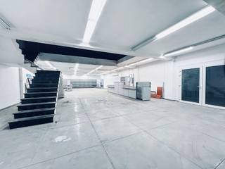 Idéalement situé aux portes du centre-ville et au pied du Ring de Charleroi, cet ensemble immobilier offre de nombreuses possibilités...