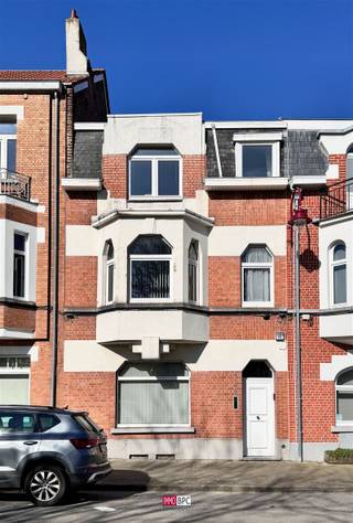 TE LAAT - ONDER OPTIE - BEZOEKEN OPGESCHORT !!! Gelegen in een aangename en rustige wijk, combineert deze prachtige woning moeiteloos comfort en...