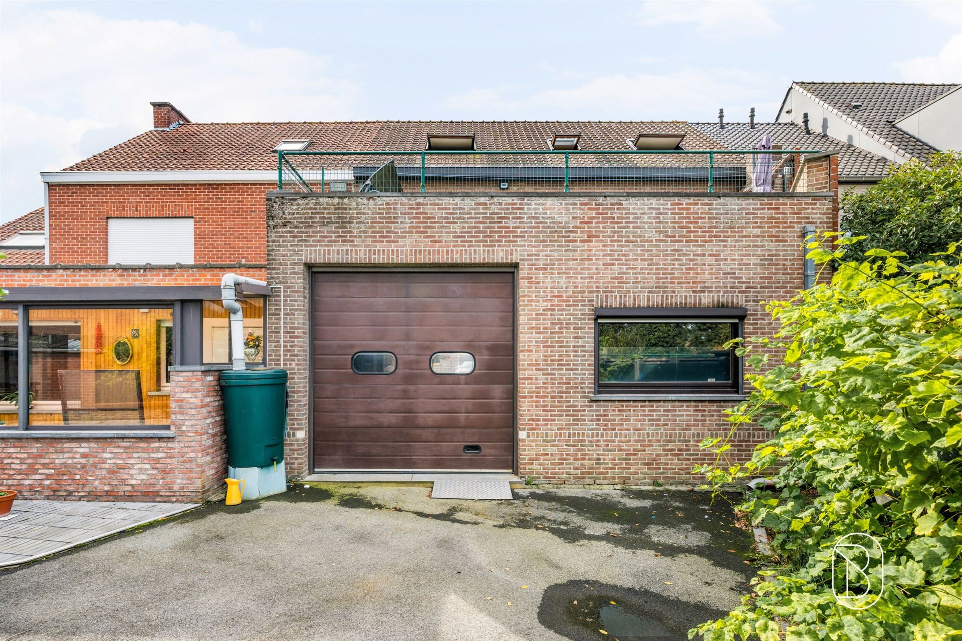 Ruime woning met atelier, bureau en maar liefst 3 garages - foto 5