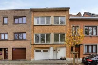 Immo DAVID propose : Bel-étage avec 4 chambres, idéal comme maison kangourouCette maison bel-étage clé en main à Sint-Agatha-Berchem s’ouvre sur un...