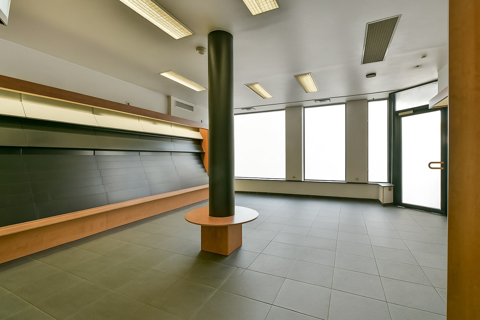 Ruime woning met handelsgedeelte op gunstige ligging in centrum! - foto 2