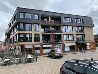Dit appartement situeert zich in het centrum van Gavere: vlakbij winkels, openbaar vervoer,....maar ook in de omgeving van wandel- en fietsroutes...