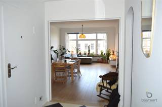 Schitterend gelegen twee slaapkamer appartement op de 6de verdieping nabij het Stadspark.Volledig gerenoveerd in 2020.Bij het binnenkomen hebben we...