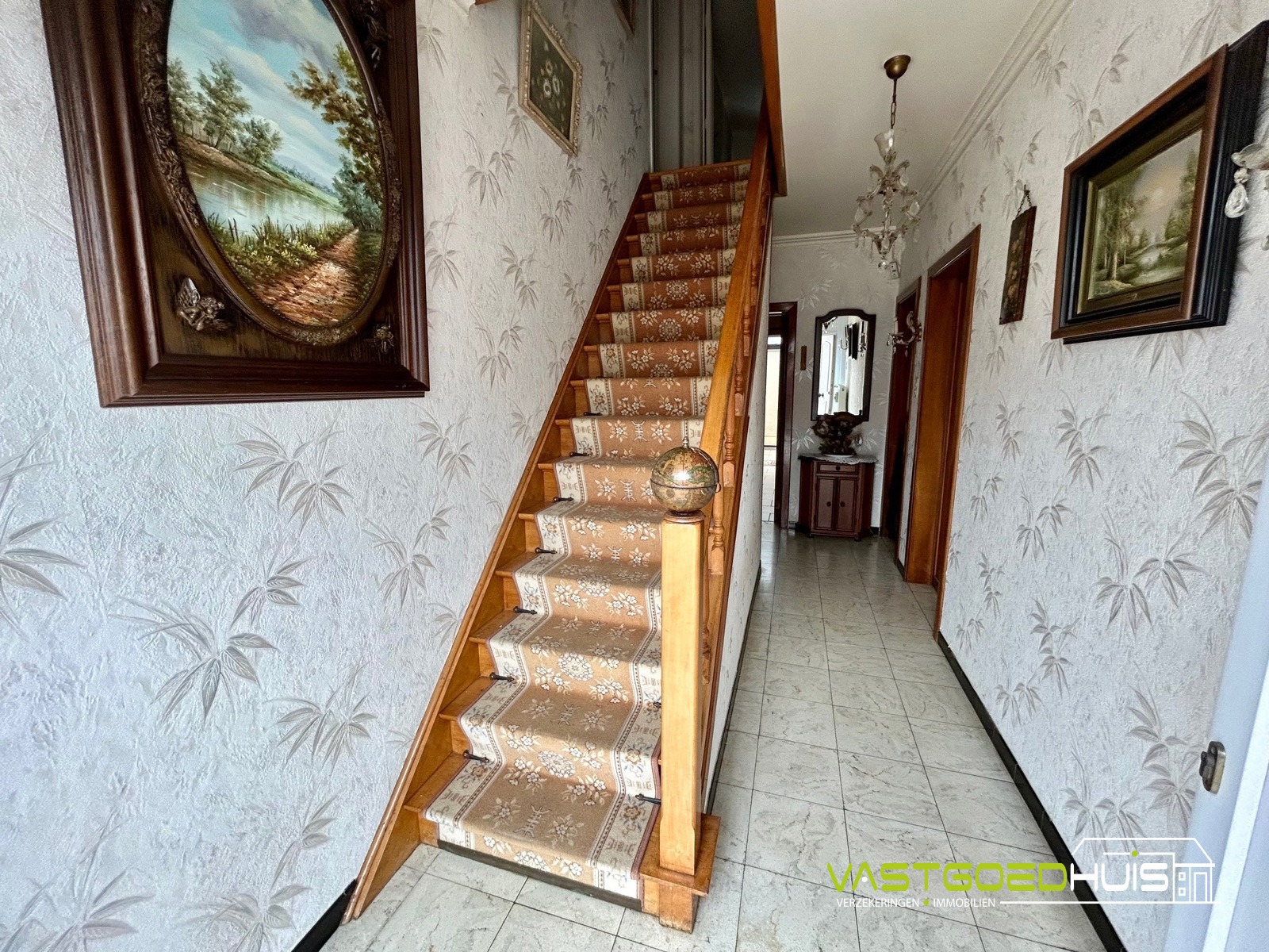 Ruime gezinswoning met garage en tuin - foto 2