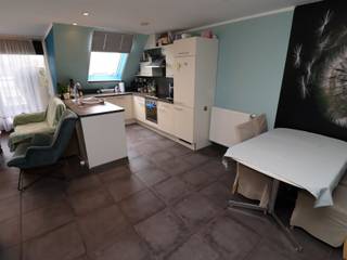 <p><span>Gezellig duplex-appartement met twee slaapkamers op toplocatie, incl. garage.</span></p><p><span> </span></p><p><span>Op zoek naar een comfortabel en centraal gelegen appartement? Dit instapklare appartement in het hart van Zelzate biedt alles voor wie zorgeloos wil wonen. </span></p><p><span> </span></p><p><span>Indeling &amp; troeven;</span></p><p><span>- Inkomhal</span><span>, aansluitend toilet.</span></p><p><span>- Gezellige </span><span>woonkamer</span><span> met veel lichtinval en </span><span>open keuken</span></p><p><span>- Aparte </span><span>keukenberging</span></p><p><span>- Twee comfortabele </span><span>slaapkamers en </span><span>berging</span><span>.</span></p><p><span>- </span><span>Badkamer</span><span> met alle nodige voorzieningen, ligbad, douche.</span></p><p><span>- Ruim terras, ideaal om bij lekker weer te genieten.</span></p><p><span>- Garage</span></p><p><span> </span></p><p><span>Dit appartement combineert gemak, comfort en een uitstekende bereikbaarheid - Dankzij de uitstekende ligging bevinden openbaar vervoer, de Grote Markt, scholen en verschillende winkelcentra zich op wandelafstand. Een </span><span>ideale woonst</span><span> of </span><span>slimme investering</span><span> op een goede locatie.</span></p>