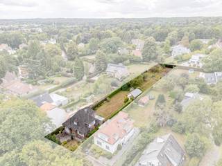 eze charmante villa bevindt zich nabij de prestigieuze HOOGVORST wijk, op de grens Wezembeek-Oppem – Tervuren. Gelegen op een groot perceel van...
