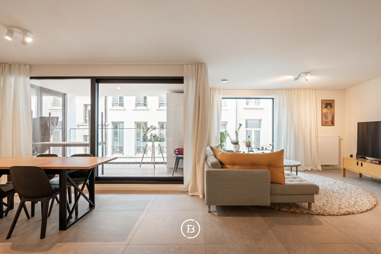 Modern apartment - photo 5