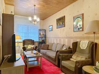 Ontdek deze verrassend ruime woning in een rustige, zo goed als doodlopende straat. U geniet hier van de rust van een residentiële omgeving,...