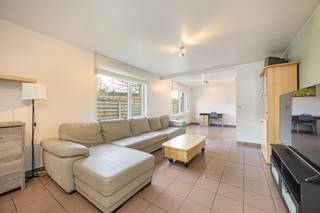 Deze ruime woning met 4 slaapkamers en inpandige garage is gelegen in een gegeerde buurt met alle faciliteiten in de nabijheid, op een steenworp...