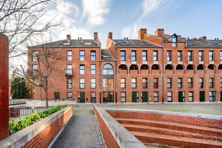 Situé en plein cœur de Mons, ce superbe appartement de type duplex vous séduira par son emplacement idéal et son agencement fonctionnel.L’appartement...