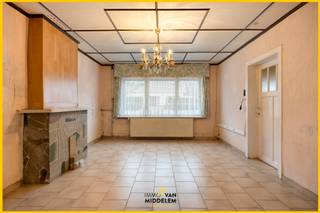 Immo Van Middelem verkoopt deze ruime en multifunctionele woning op een perceel van ca. 10a52ca, gelegen in het landelijke...