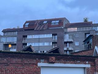 Roeselare: appartement met 2 slaapkamers te koop.Indeling:Het appartement bestaat uit een inkomhal, toilet, living, keuken, berging, 2 slaapkamers,...