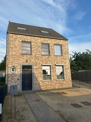House for sale in Roosdaal