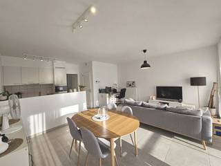 Prachtig recent appartement te huur in het centrum van Herent.Vlak bij het trein station ( Leuven - Brussel ) en op een boogscheut van de oprit van...