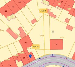 Ontdek deze uitstekend gelegen bouwgrond van 523 m² voor halfopen bebouwing, rustig gelegen in een aangename straat in De Klinge, op wandelafstand...