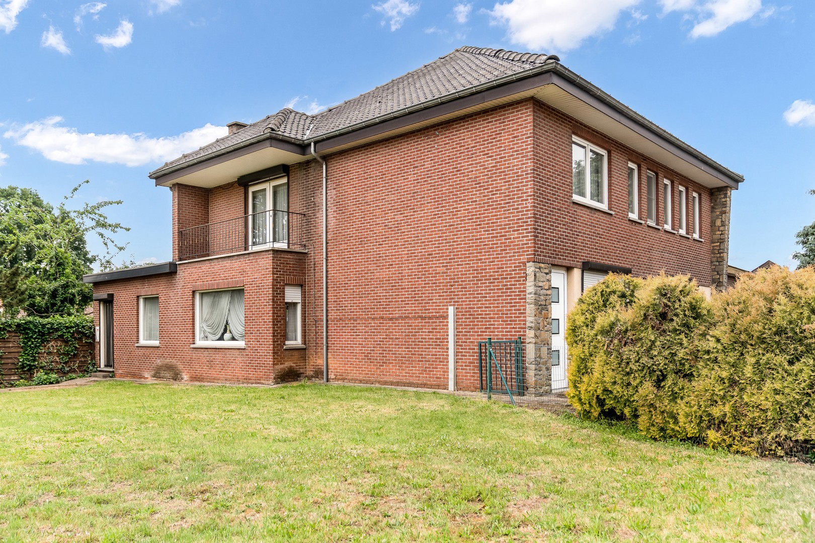 Te vernieuwen tweewoonst met 4 tot 5 slpks op perceel van circa 8,5 are! - foto 4