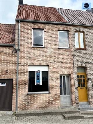 MAISON À RÉNOVER AVEC 3 CHAMBRESPrix demandé : 185.000 euros Cette maison à rénover est située dans un cul-de-sac tranquille à Okegem.Au...