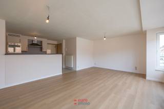 Cet appartement est baigné de lumière et bénéficie d’un emplacement exceptionnel.Situé au deuxième étage de la résidence Porthouse, dans la...