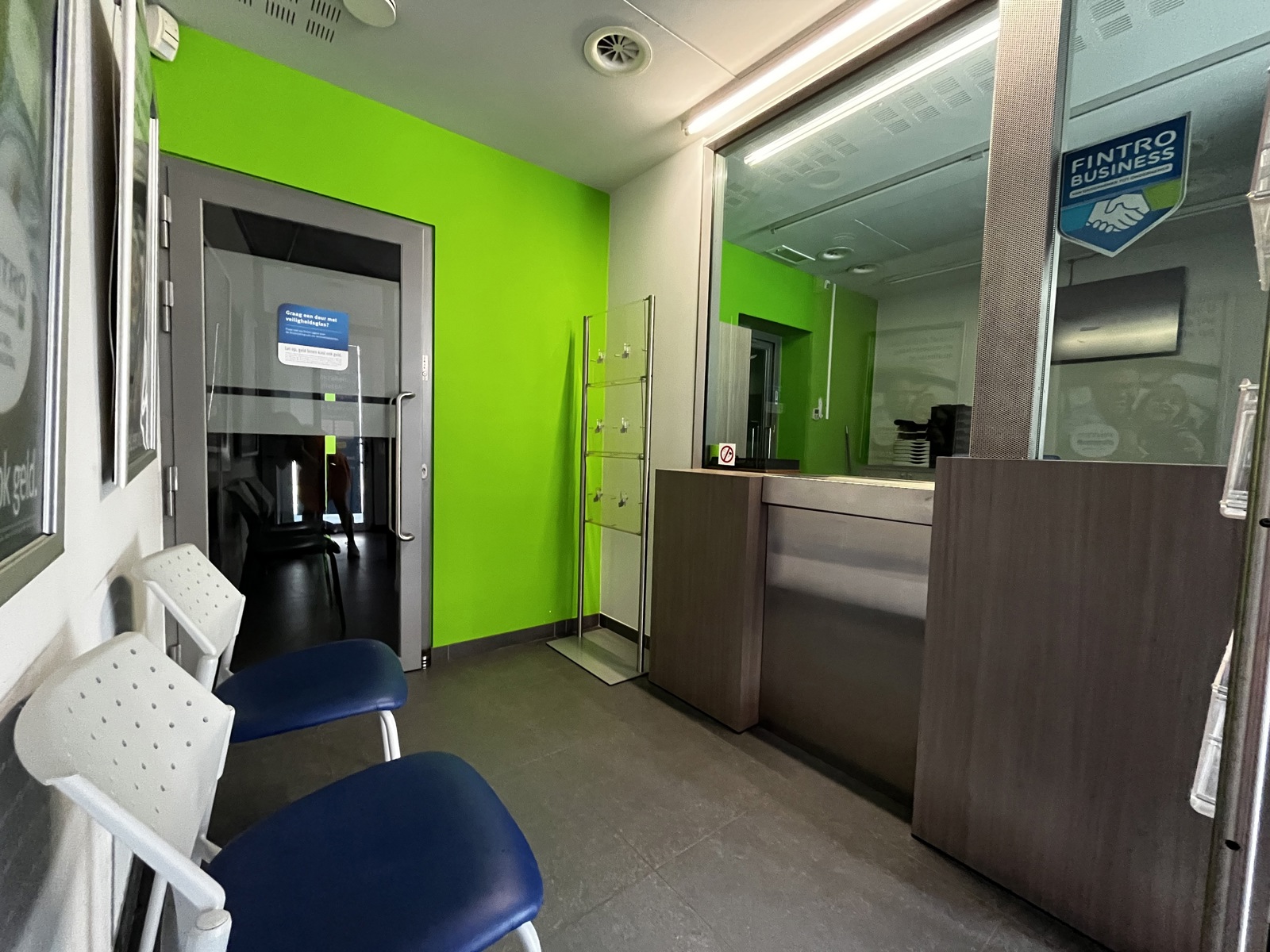 Gelijkvloers handelspand met keuken - terras + parking nabij - foto 4