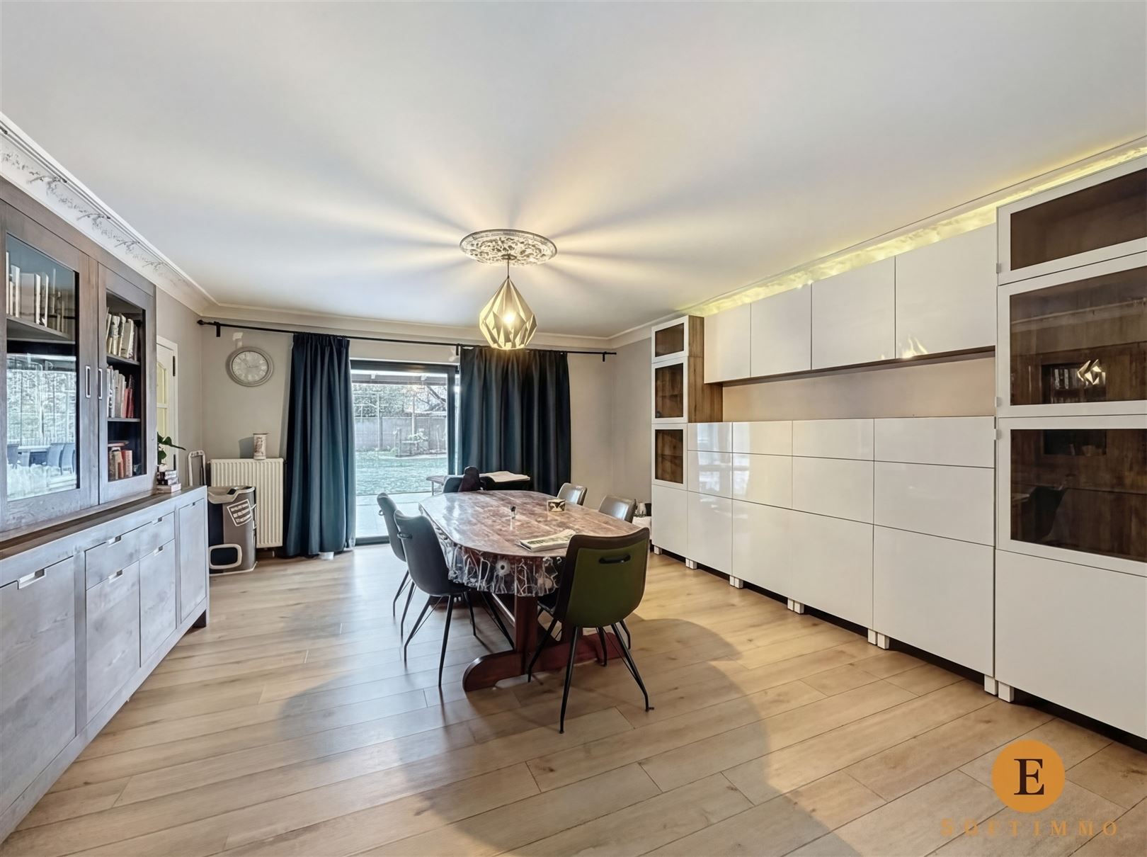 Statig residentieel landhuis met 4 slaapkamers en tuin. - foto 3