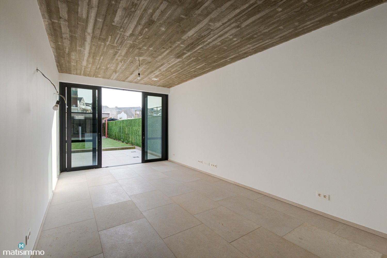 VOLLEDIG VERNIEUWDE TUSSENWONING (EPC A) MET 3 SLAAPKAMERS, BETONKELDER EN TUIN IN STADSCENTRUM BILZEN - foto 2