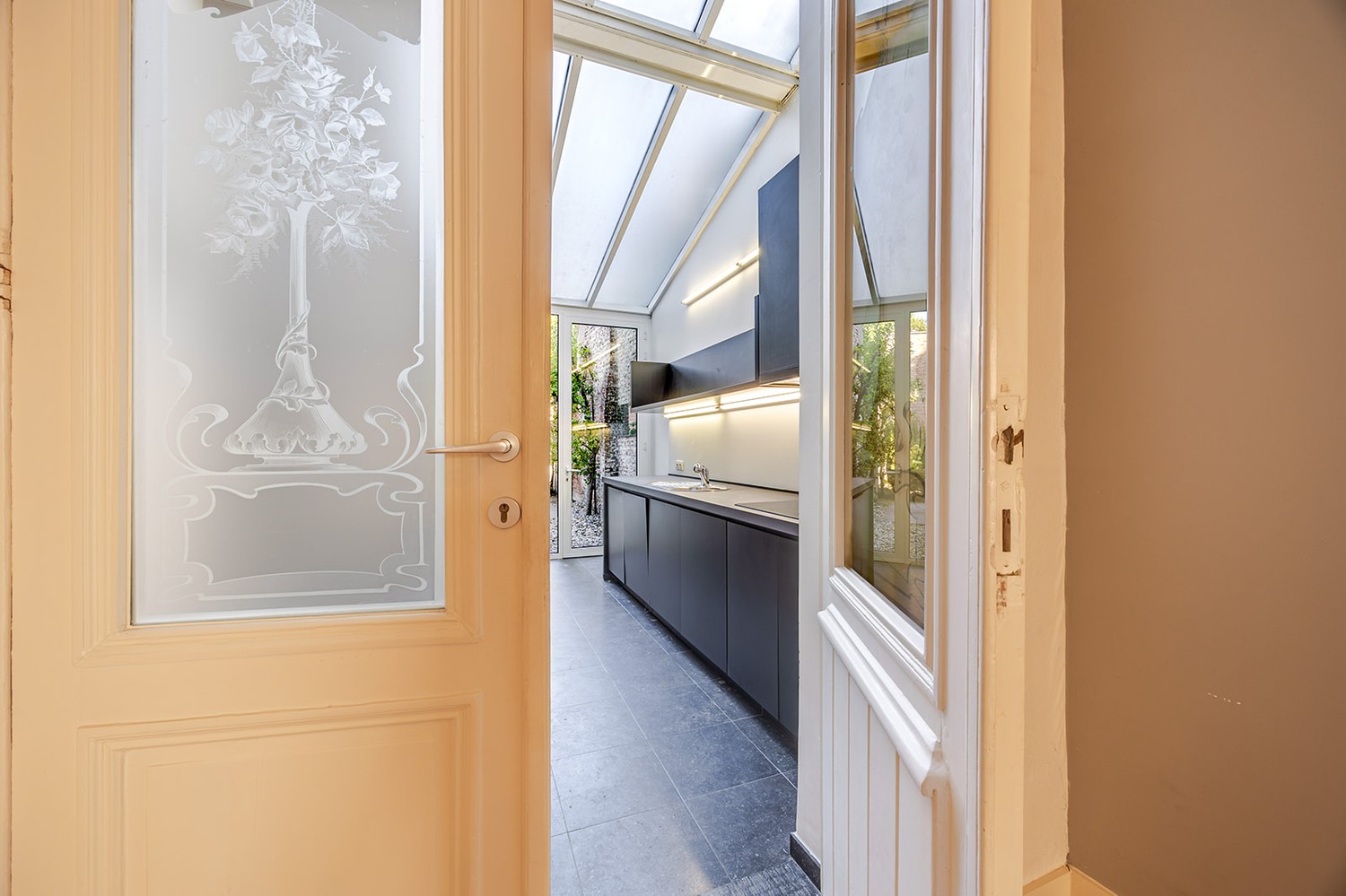 UNIEK gelijkvloersappartement met ZUIDGERICHTE stadstuin - foto 5