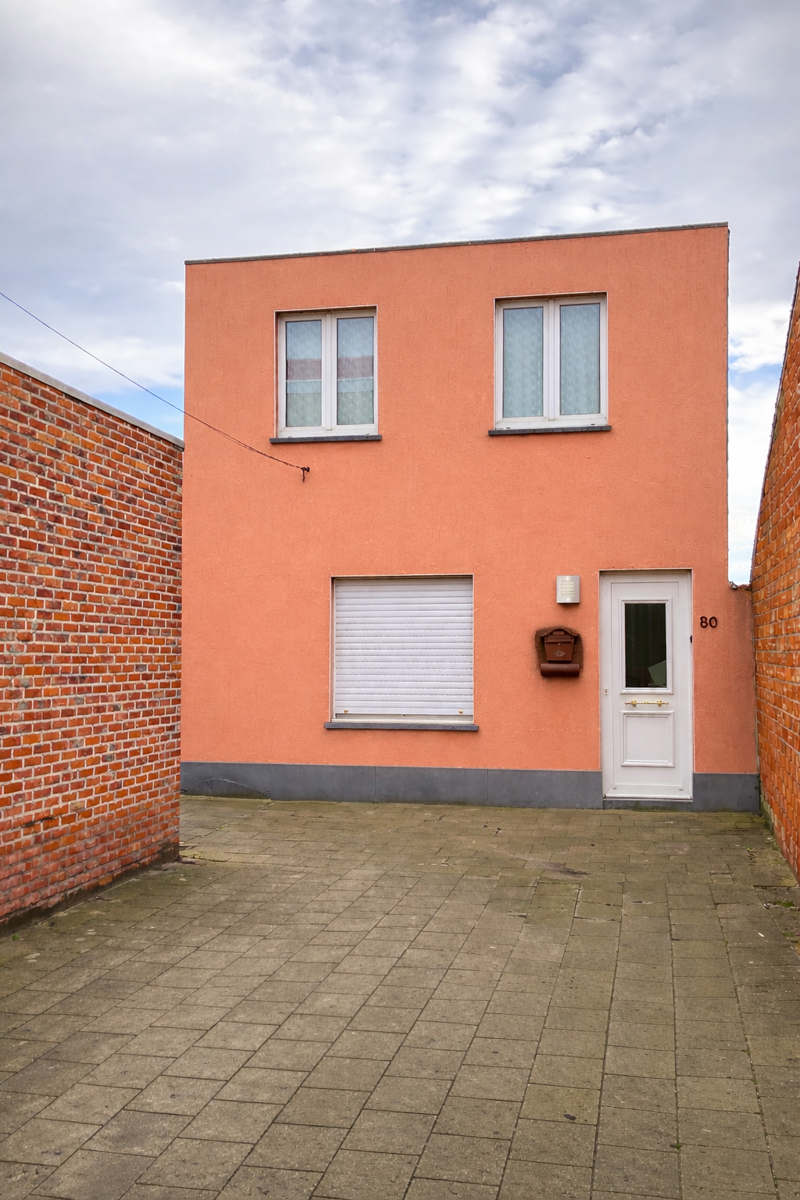 Vrijstaande te renoveren woning met uitzicht op de velden in Oud-Turnhout - Oosthoven. - foto 1