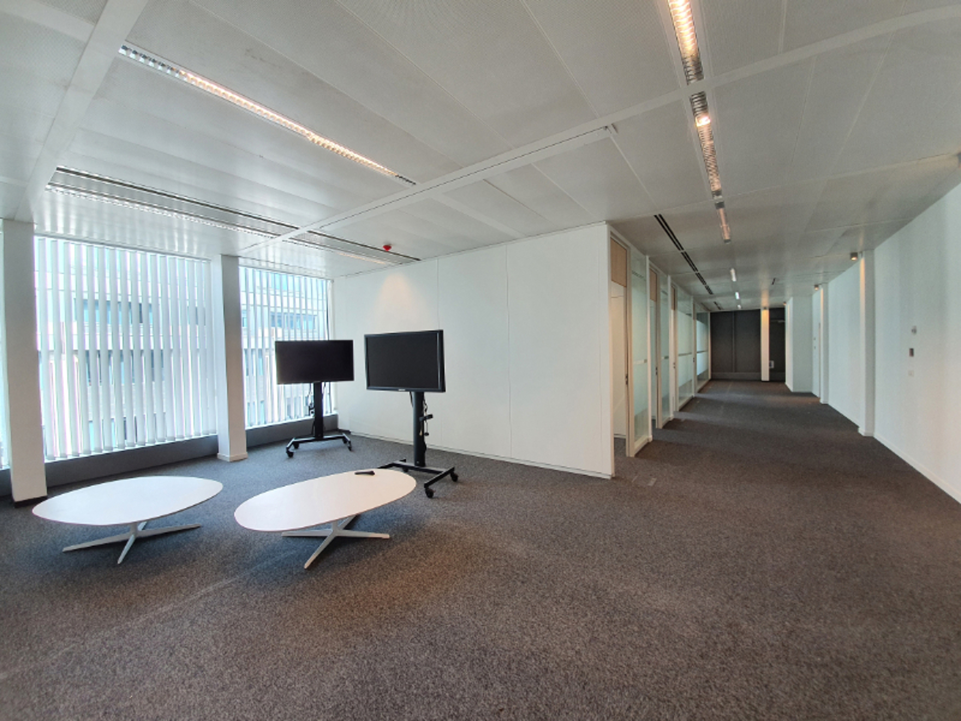 Commercial à louer à Bruxelles - photo 3