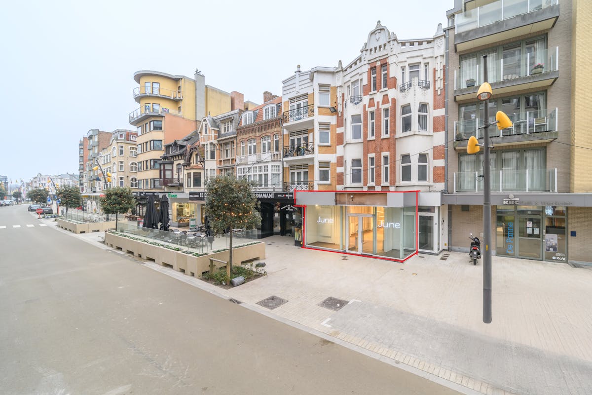 Ruim handelsgelijkvloers te huur in het hartje van De Panne - foto 1