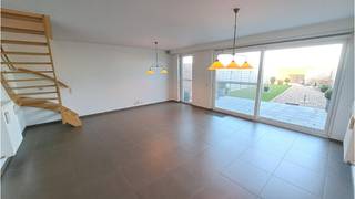 Ruime en comfortabele 3-slaapkamerwoning met GARAGE en TUIN, zeer goed gelegen in Zuienkerke, een landelijke gemeente gelegen tussen Brugge...