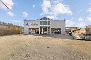 Instapklaar bedrijfspand te koop op 2.900m² grond in industriezone Hoogveld in Dendermonde, strategisch gelegen nabij N41 (Rijksweg) met...