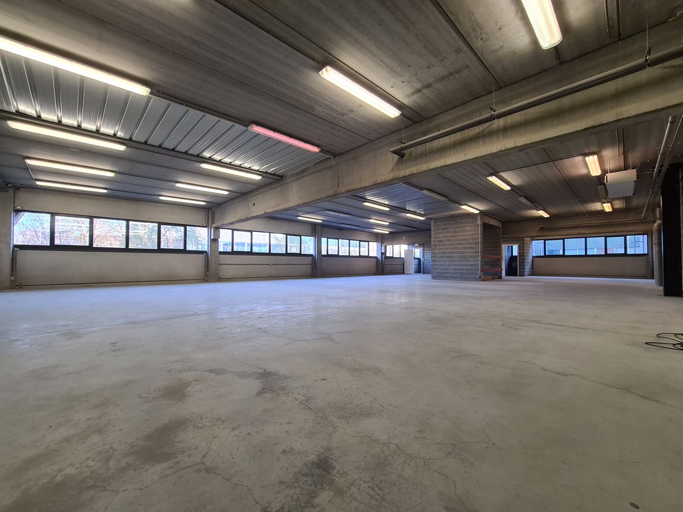 800 m² nieuwbouw kantoren/polyvalente ruimte vlakbij de R0 - foto 3