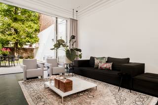 Prachtig gerenoveerd herenhuis met tuin!Gelegen aan één van de mooiste en gemoedelijke straten van Antwerpen-Zuid, bevindt zich dit karaktervolle...