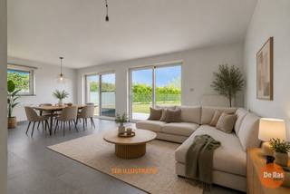 EERSTE BEZOEKDAG ZATERDAG 30/05 VANAF 10U (enkel op afspraak!)<br /><br />Herzele – Dit prachtig instapklaar gelijkvloers appartement bevindt zich op een zeer rustige locatie, op slechts 500 m van de markt.<br /><br />Naar indeling toe beschikt het appartement over een ruime inkomhal met gastentoilet en vestiaireruimte, een berging en een aparte bureau-/dressingruimte (die ook als tweede slaapkamer kan worden gebruikt). Verder vinden we er een zeer ruime woonkamer met volledig geïnstalleerde keuken. Vanuit de leefruimte heeft u een mooi uitzicht op de ruime privatieve tuin die bij het appartement hoort. Daarnaast beschikt het appartement over een ruime slaapkamer met aansluitende badkamer, voorzien van een lavabo en douche.<br /><br />Op vlak van comfort is het appartement uitgerust met een conforme elektriciteitsinstallatie,  een gunstig EPC en centrale verwarming op aardgas.<br /><br />De garage en een staanplaats zijn optioneel aan te kopen voor € 30.000. Deze zijn niet inbegrepen in de vermelde prijs.<br /><br />Een extra troef is de zeer centrale, maar toch uiterst rustige ligging van het appartement: in het hart van het centrum van Herzele.<br /><br />Kortom bent u op zoek naar een ruim, verzorgd appartement voorzien van alle moderne comfort, met een zeer hoogwaardige afwerkingsgraad in het centrum van Herzele, aarzel dan niet en maak snel uw afspraak. Voor meer info of bezoek: 053/60.65.60<br /><br />De vermelde prijs is een richtprijs. Na ontvangst van de biedingen zal de verkoper beslissen of hij/zij de eigendom verkoopt aan het beste bod. De richtprijs is aldus niet bindend voor de verkoper. Voor meer info kunt u ons contacteren of het reglement raadplegen op onze website.