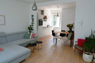 Modern en lichtrijk 1-slaapkamer appartement in MortselDit gezellige appartement van 65m² ligt in het hart van Mortsel. In een kleinschalig gebouw,...