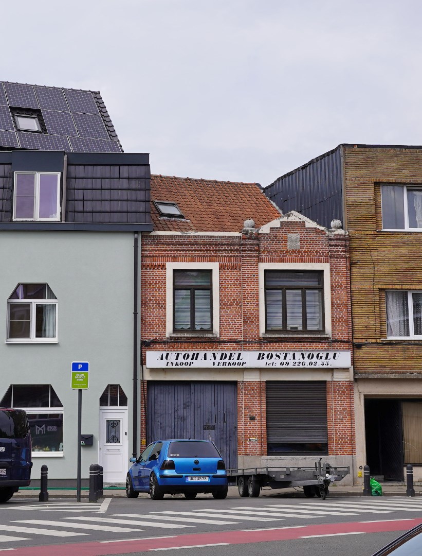 Goed gelegen huis 4 slaapkamers met atelier en grote koer. - foto 3