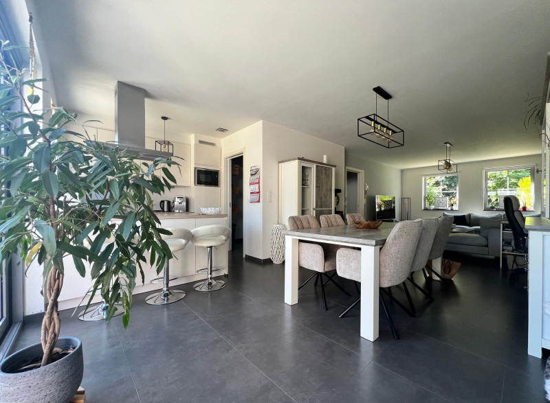 Gezellige, lichte halfopen bebouwing met 4 slaapkamers en grote tuin - photo 5