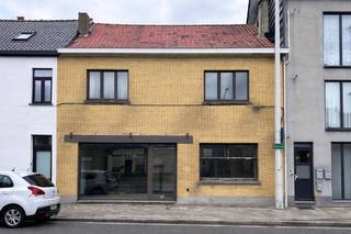 In het hart van Eeklo, bevindt zich dit volledig te renoveren pand met uitgesproken project- en investeringspotentieel. Deze eigendom is...