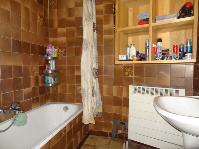 Ruim appartement met 2 slaapkamers en terras. - foto 5