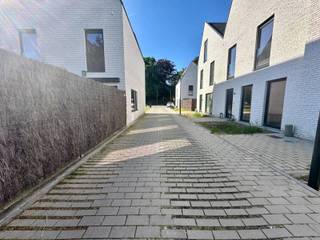 Place de parking à louer à LoppemÀ louer : place de parking extérieure située au centre de Loppem. Facile d'accès, idéale pour ceux qui recherchent...