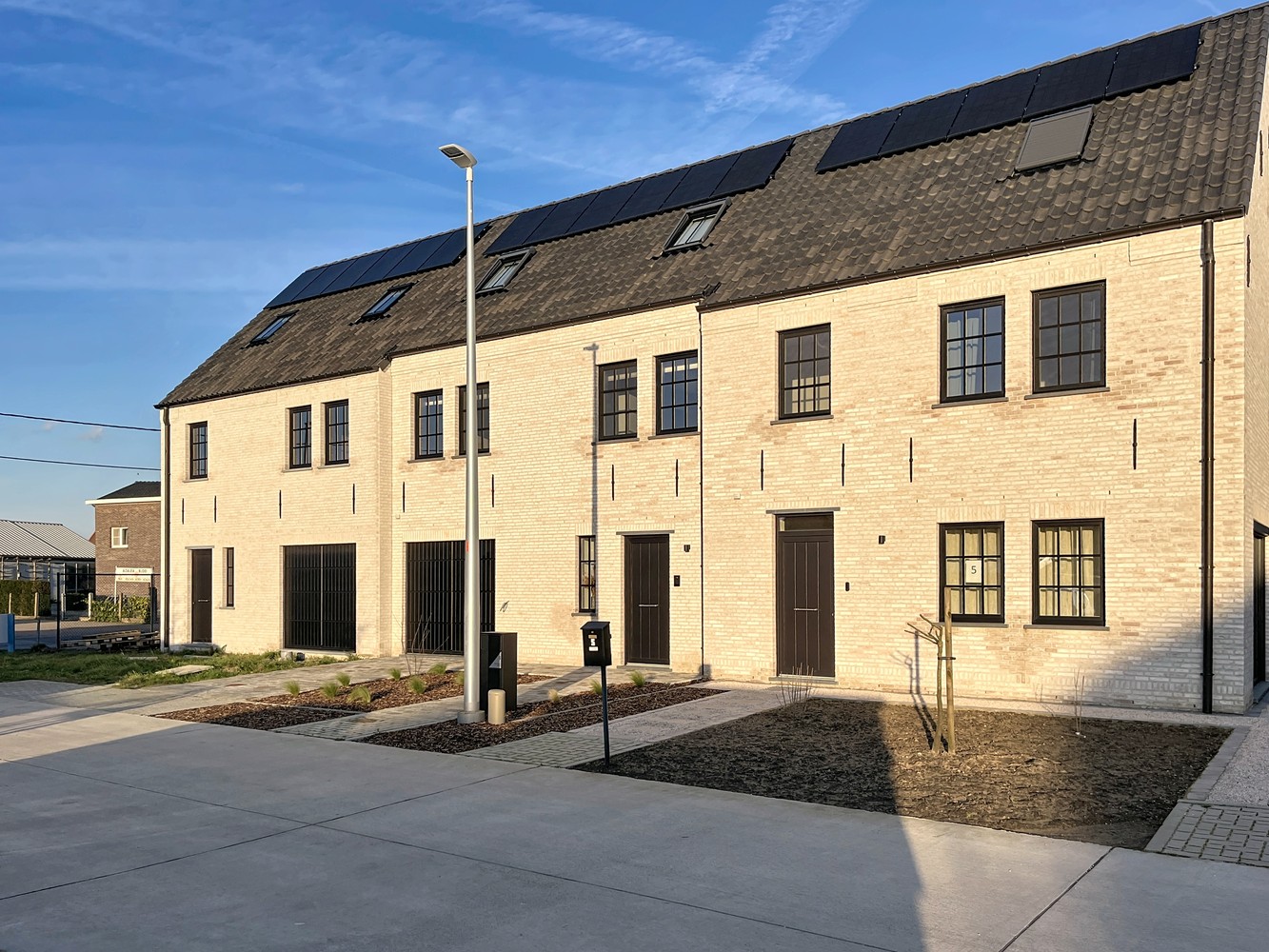 Energiezuinige halfopen met garage en 4 slpks - foto 2