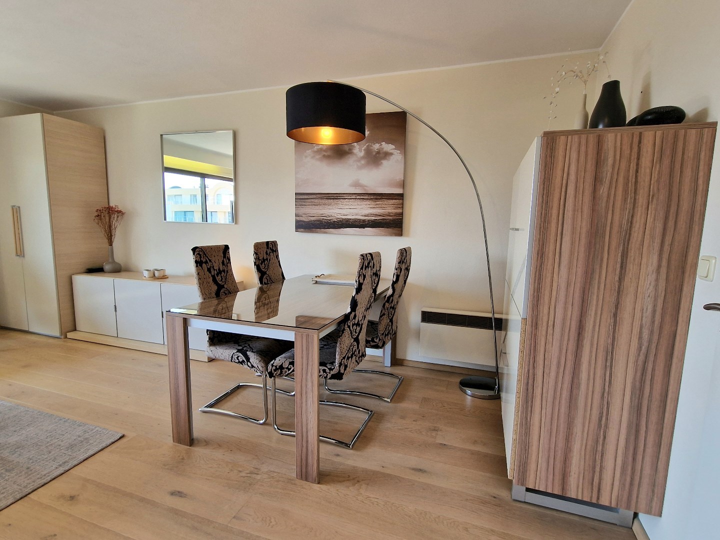 INSTAPKLARE STUDIO MET SLAAPHOEK + RUIM ZONNETERRAS + ZIJDELINGS ZEEZICHT GELEGEN OP DE PRACHTIGE LEOPOLD I ESPLANADE TE DE PANNE - foto 4