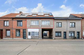 Looking for space and comfort in a prime location? This bright duplex apartment of no less than 138 m² on the outskirts of Sint-Niklaas has...