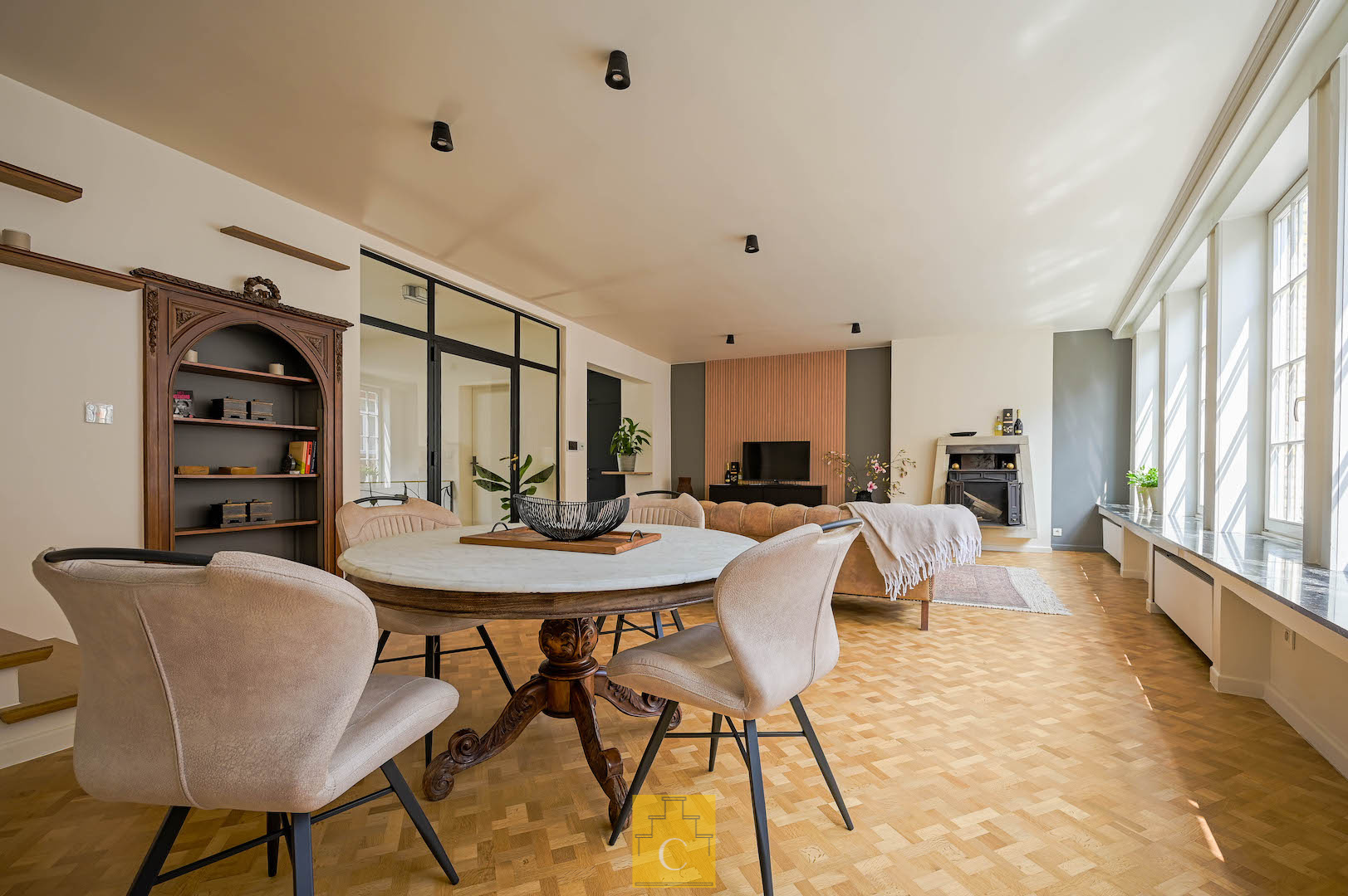 perfect gelegen pas gerenoveerde stadswoning - 340 m2 vloeroppervlakte - met garage, tuin en extra terras op het verdiep - photo 1