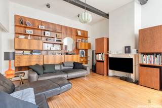 Gelegen aan de charmante Vrijdagsmarkt bevindt zich deze unieke, atypische woning met garage en zuidgericht dakterras, in het hart van Antwerpen.Bij...