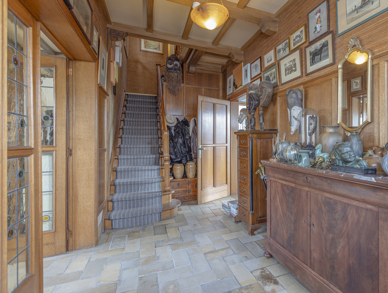 Ruime woning met 3 slaapkamers, grote garage en uitzicht. - foto 3