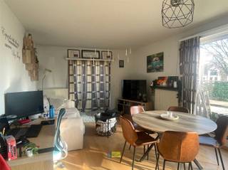 Dit centraal gelegen en verzorgd appartement bevindt zich op de eerste verdieping aan de rustige achterzijde van het gebouw. Het beschikt over...