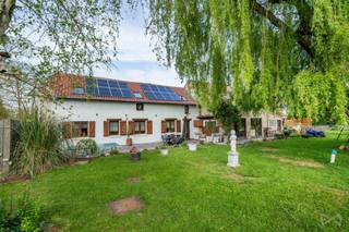 We Invest stelt u graag deze prachtige villa voor, gelegen op de grens met Vlaanderen, maar nog steeds binnen Brussel. Gelegen in een rustige...